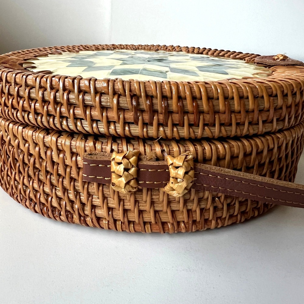 Round Rattan Crossbody Bag Capiz Shell Mosaic Boho Coastal Woven Purse - Picture 5 of 14